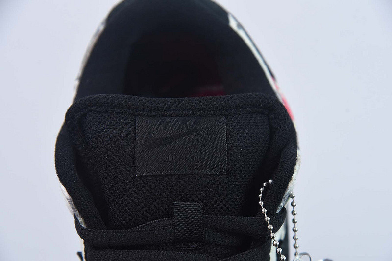 S*pr3m3 x nike sb dunk low rammellzee fd8778-001