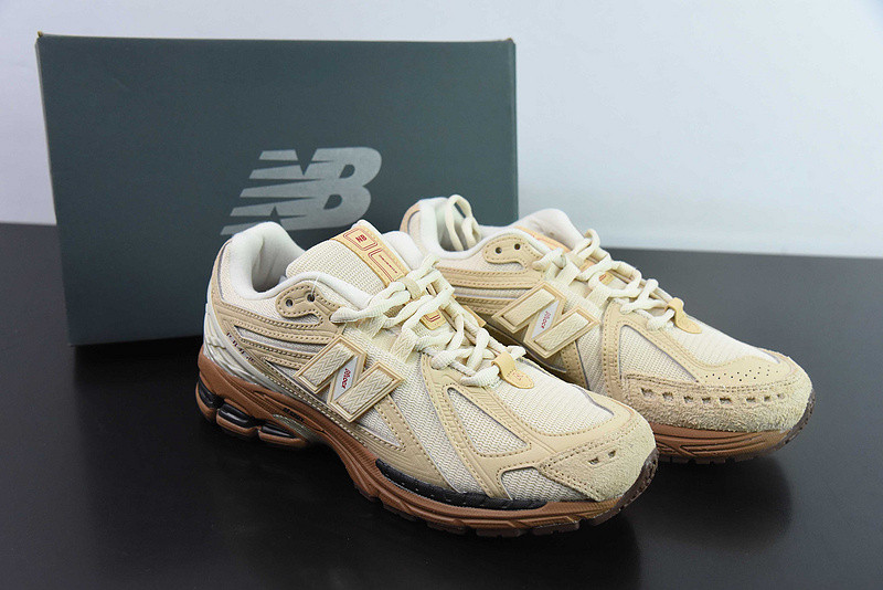 NEW BALANCE SNEAKER