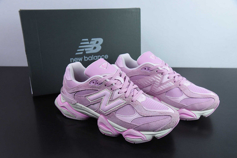 NEW BALANCE SNEAKER