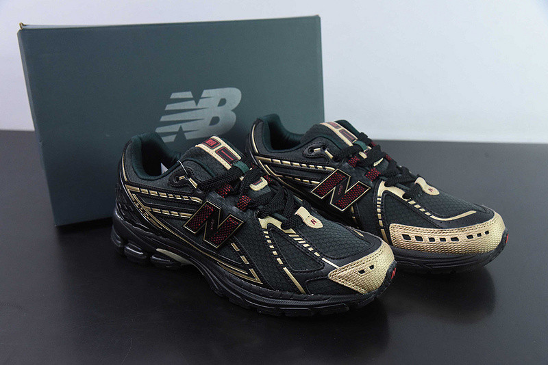 NEW BALANCE SNEAKER