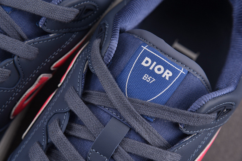 dio* sneaker