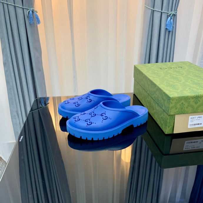 g*u*i sandals low