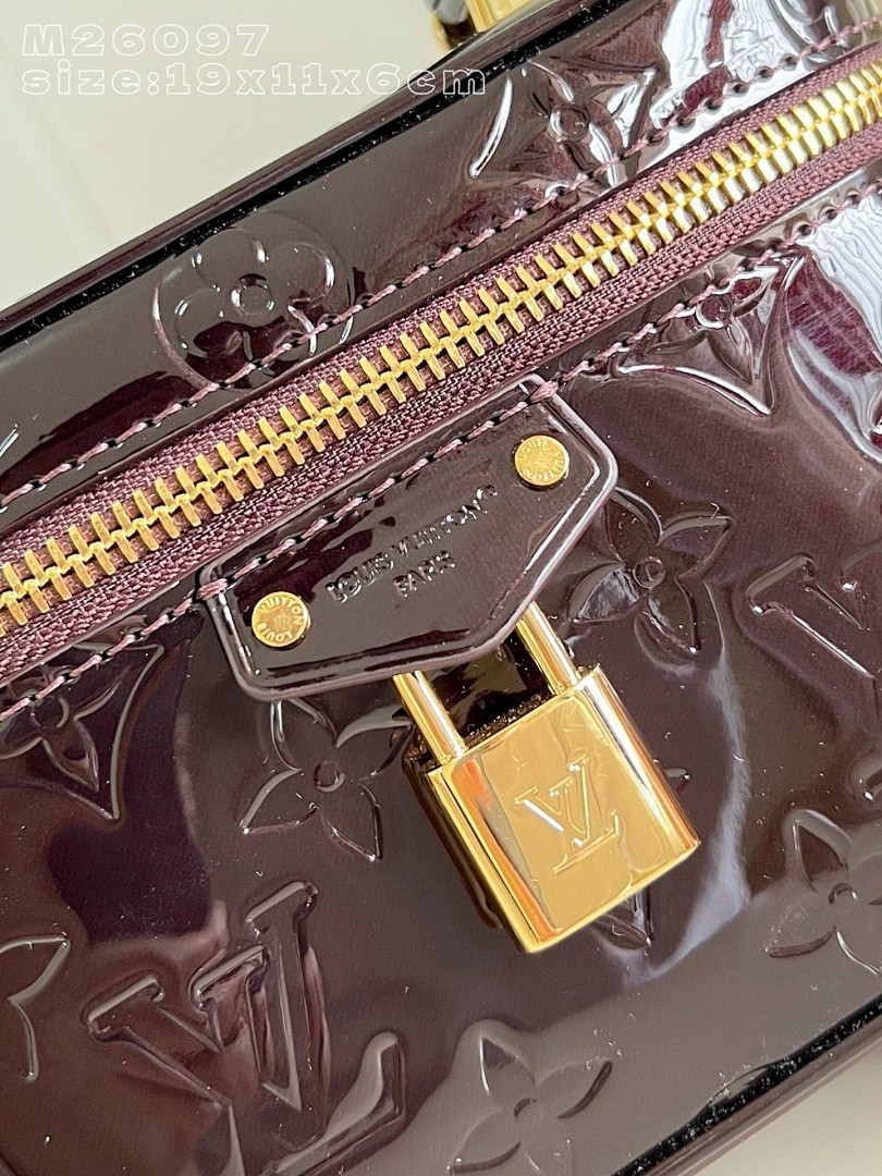 LVT PURSE