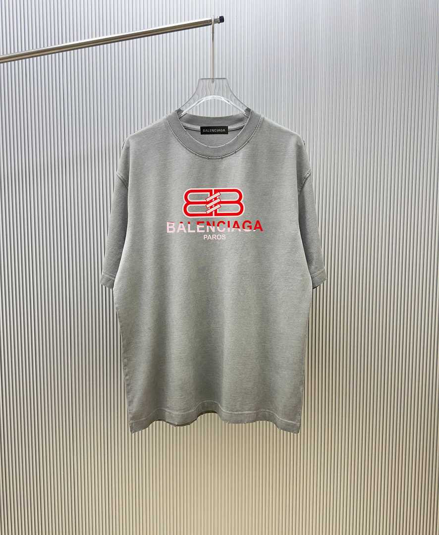 Ba1en*iaga Clothes