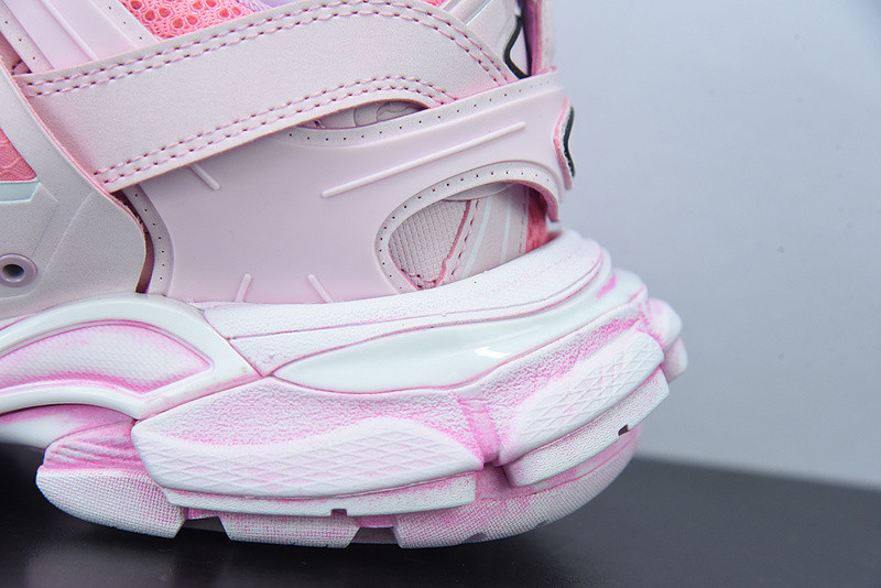 bc track sneaker
