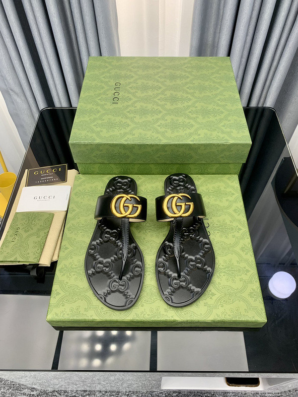 g*u*i sandals