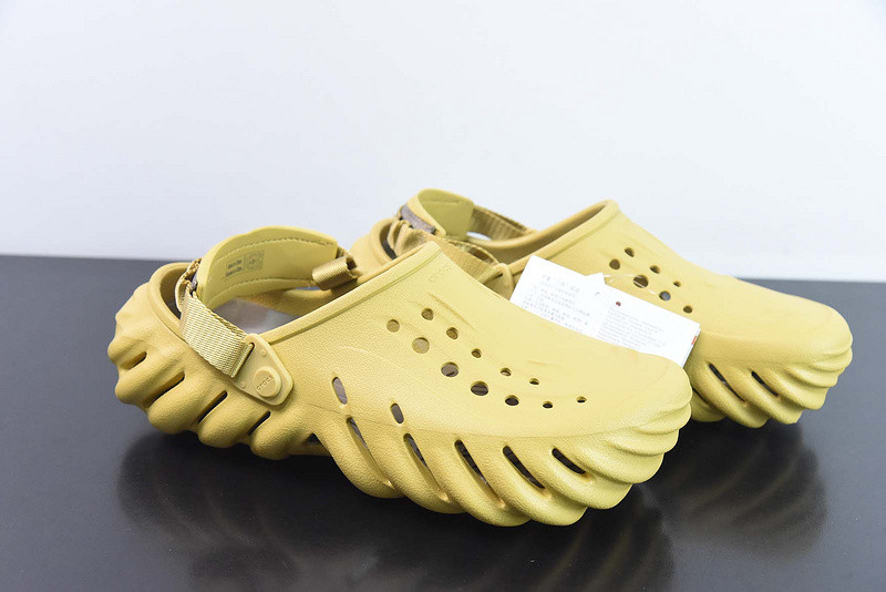 crocs echo clog desert grass