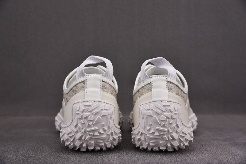 dio* sneaker