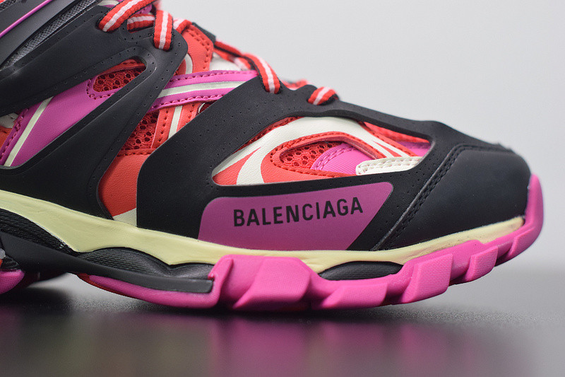 bc track sneaker