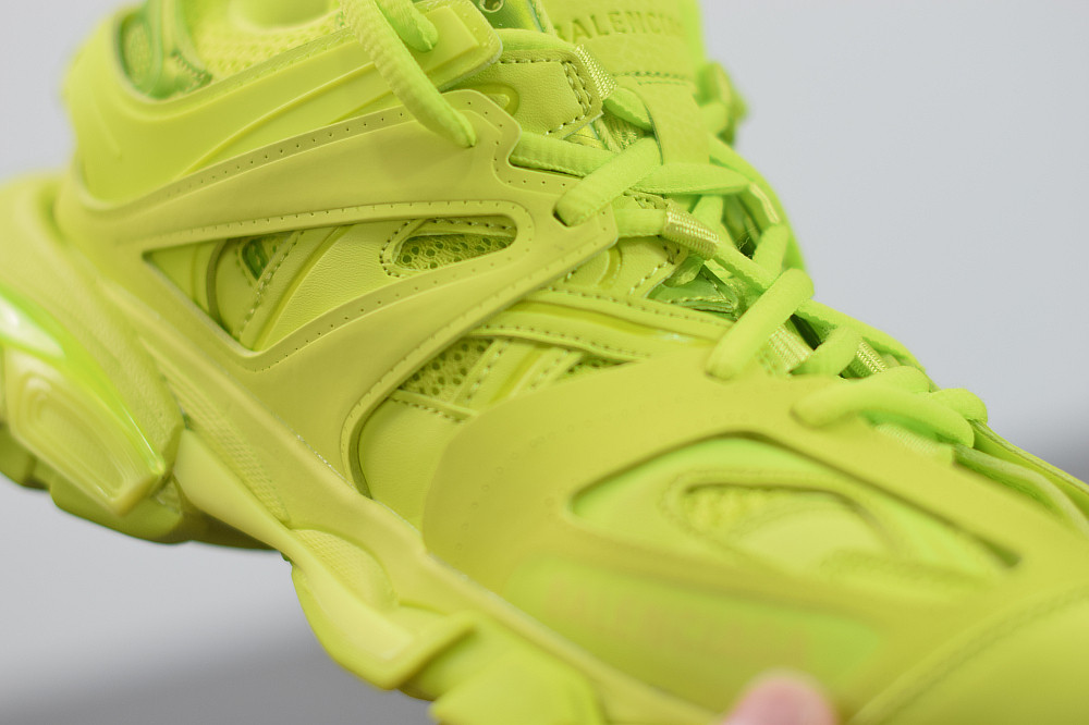 bc track sneaker